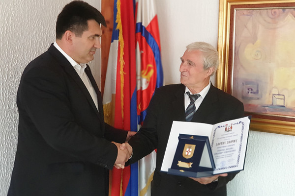 Načelnik Lopara uručio Zlatnu značku ruskom generalu Lavranenku