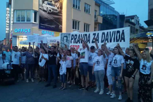 Zabranjeno okupljanja grupe "Pravda za Davida" u porti crkve