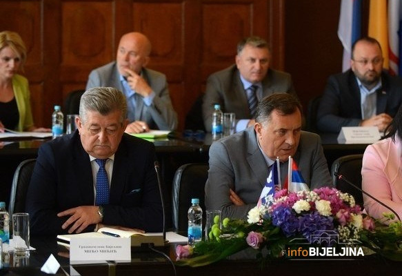 Mićo Mićić molio Dodika da mu ne isključe struju u gradskom vodovodu!?