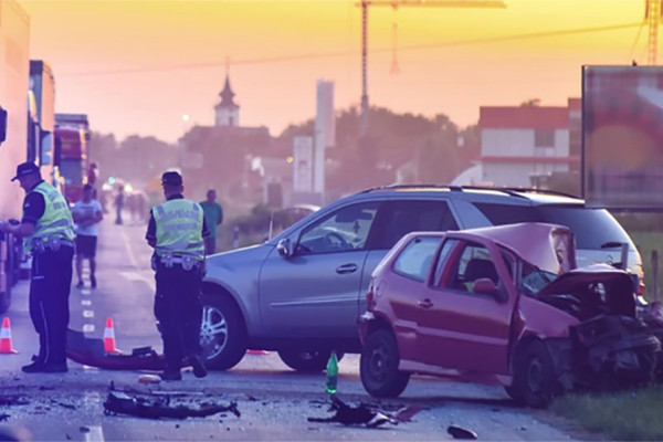 “Golf” se zakucao u autobus, muškarac (36) POGINUO na mjestu