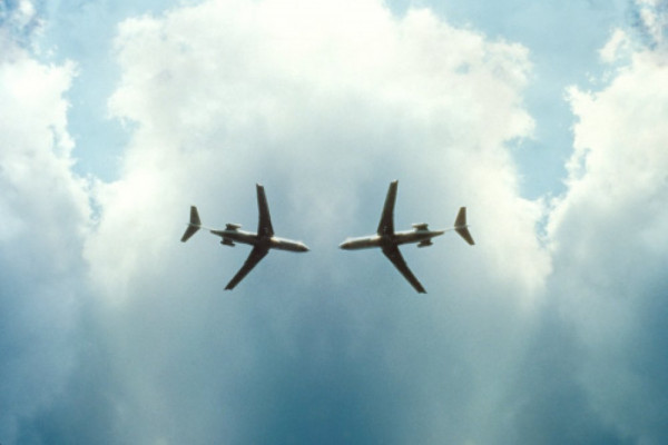 U sudaru dva aviona poginuli piloti
