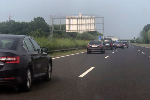 Dodik na putu za Budimpeštu, u pratnji od granice sa Hrvatskom 16 vozila