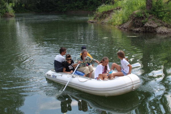 Druženje djece sa KiM i Semberije u Eko-kampu "Jezera"