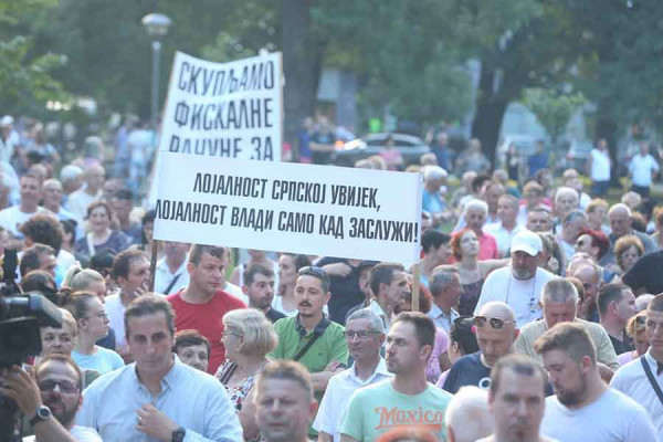 Protest u Banjaluci: Opozicija iznijela svoje zahtjeve