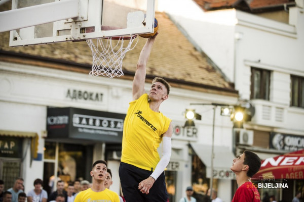 Počeo “3x3 basket turnir” u Bijeljini /FOTO/