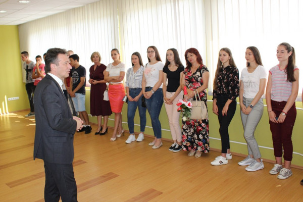 Ugljevik: Nagrađeni najbolji srednjoškolci