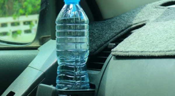 Oprez: Obična flaša vode može izazvati požar u automobilu