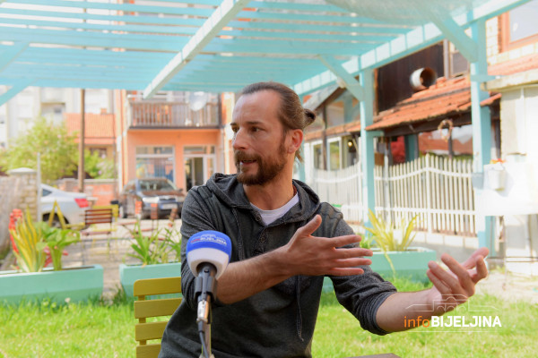 INTERVJU Dejan Ćosić: Joga sve potrebnija savremenom čovjeku /VIDEO/