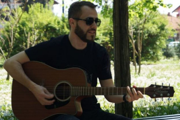 Bijeljina: Nemanja Gavrić, talentovani muzičar, tekstopisac, kompozitor