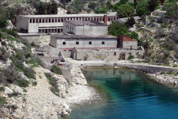 Prije 70 godina stigli prvi osuđenici na Goli otok