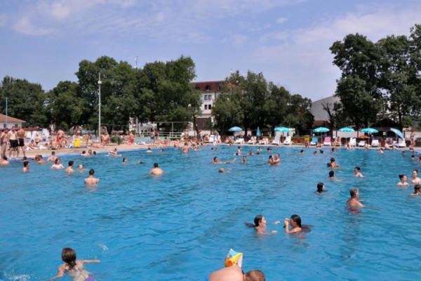 Bijeljina: Žene sa invaliditetom besplatno na bazenu u banji