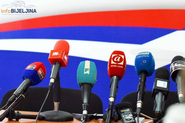 Novinarski posao u BiH sve opasniji: Od prijetnji i pritisaka, do batina