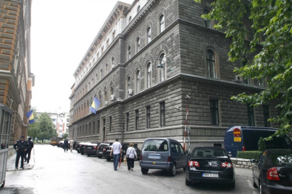 Službena vozila voze i privatno
