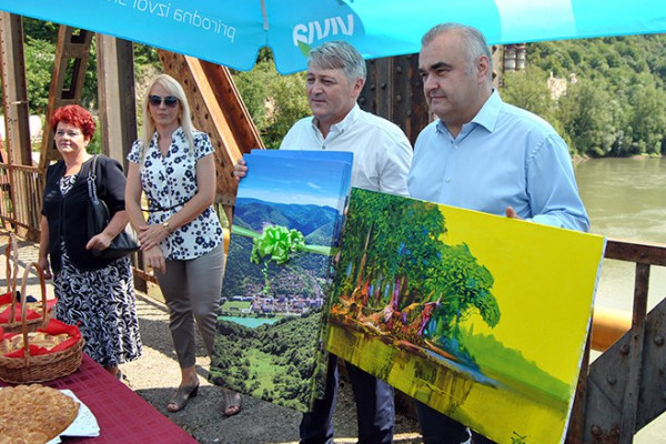 Na mostu se susreli predstavnici Zvornika i Malog Zvornika /FOTO/