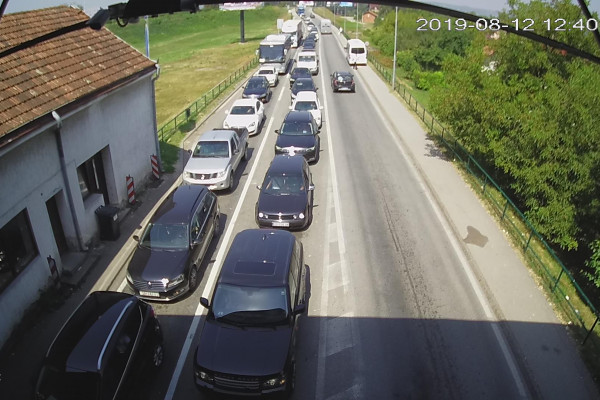 Budite STRPLJIVI! - Na većini prelaza duge kolone vozila