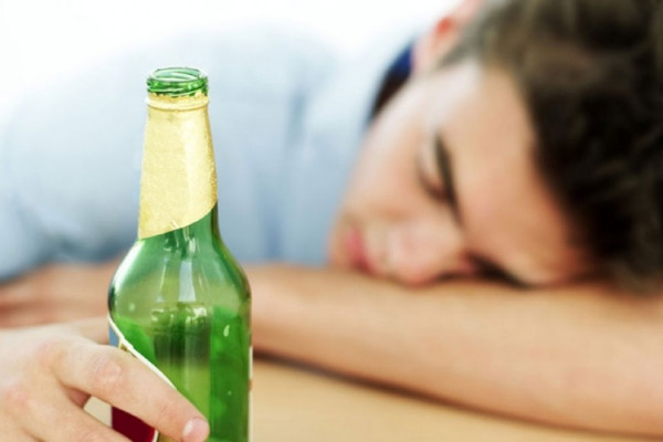 Ugostitelji kažnjeni zbog točenja alkohola maloljetnicima