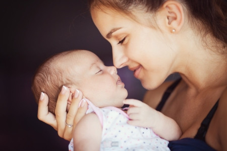 Zašto bebe prvo kažu "mama"