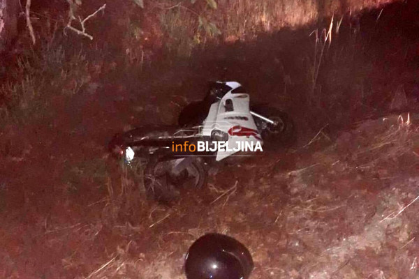 Ugljevik: U saobraćajnoj nezgodi povrijeđen motociklista /FOTO/