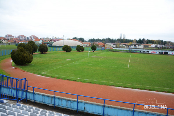 Počelo postavljanje reflektora na Gradskom stadionu u Bijeljini