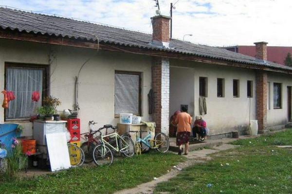 U kolektivnim centrima u BiH još 7.247 osoba: Nemaju posao, žive u neuslovnim prostorijama