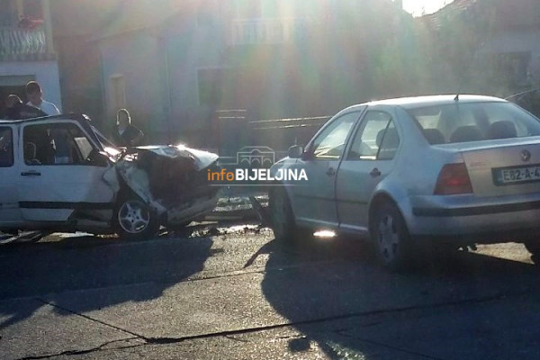 Sudar dva automobila u Janji /FOTO/