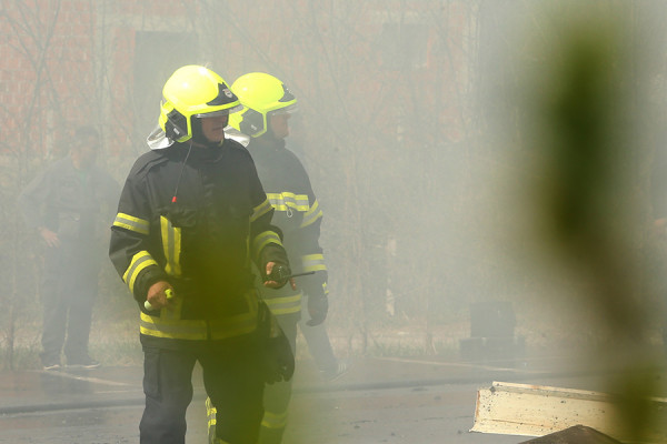 Domaćini spasli stoku, izgorili štala i sijeno