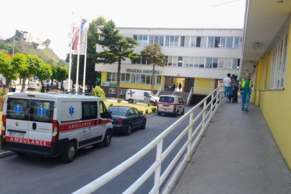 Doboj: Suprugu izbo ispred sinove štale