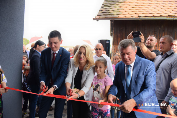 Predsjednik Republike Srpske svečano otvorila Dom kulture /FOTO/