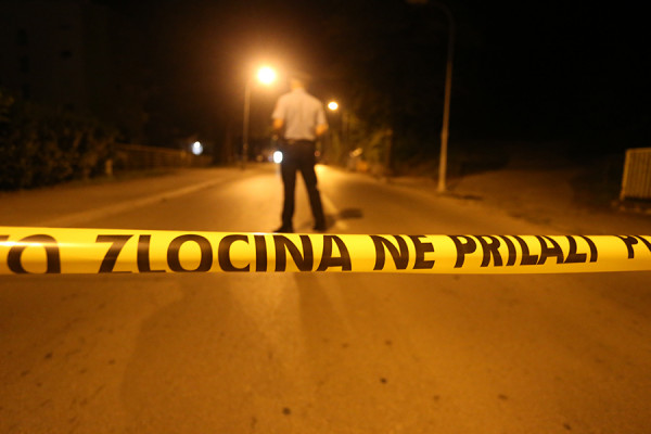 U stravičnoj saobraćajki poginula žena, suprug i maloljetni sin bore se za život