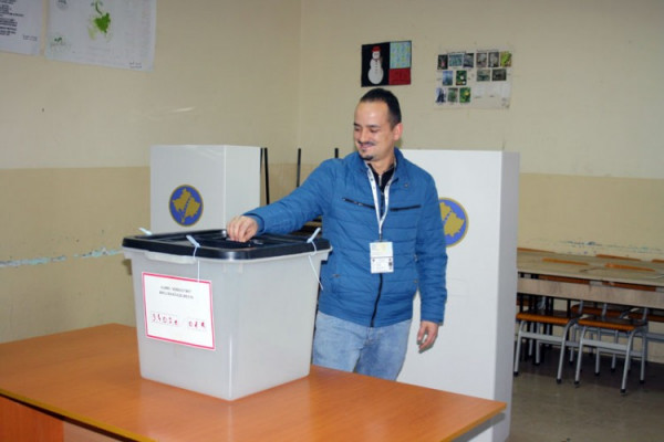 Hapšenja na biračkom mjestu u Kosovskoj Mitrovici