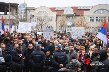 "Sistem te laže": Šta je poručeno sa protesta u Bijeljini? (FOTO)