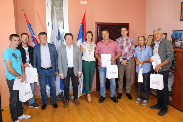 Opština Ugljevik stimulisala taksi prevoznike
