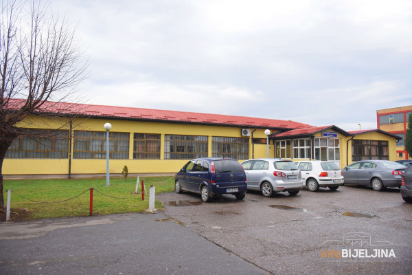 Ekonomska škola u akciji pomoćI djeci sa KiM: U ponedjeljak prodaja kolača