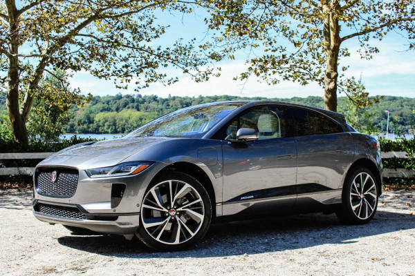 U BiH stigao električni automobil vrijedan kao dva stana u Bijeljini /FOTO/
