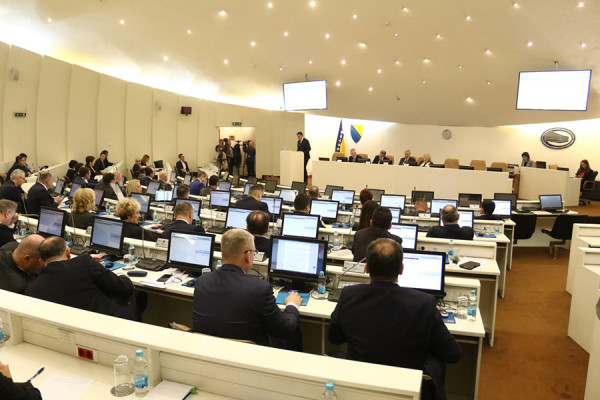 SKRIVAJU MILIONE, OBJAVLJUJU MRVICE Kako natjerati funkcionere da objave šta sve imaju