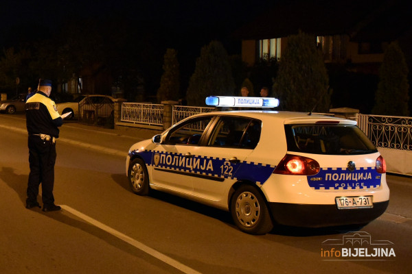 Bijeljina: Automobilom udario u drvo, odmah prevezen na Urgentni