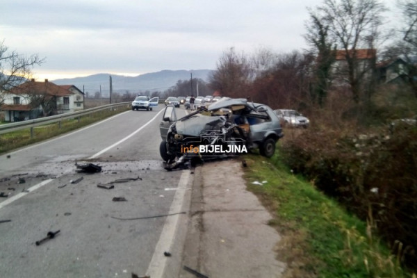 TEŠKA NESREĆA KOD ZVORNIKA Poginuo vozač golfa u sudaru sa kamionom /FOTO/
