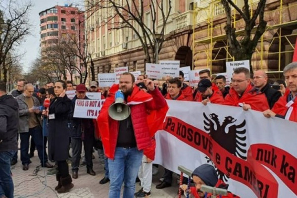 Ponovo pobuna u Tirani: “Kosovo je srce Albanije”