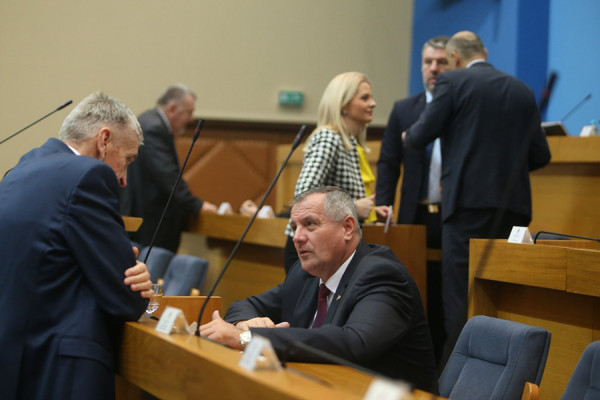 Višković: Već 13 godina sam u skupštini, a sinoć je bila najmučnija situacija