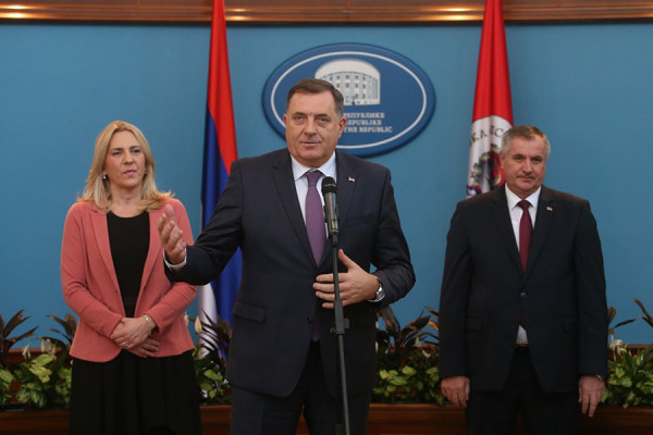 DODIK OPTIMISTA “Vjerujem da će prosječna plata u Srpskoj biti 1.000 KM“