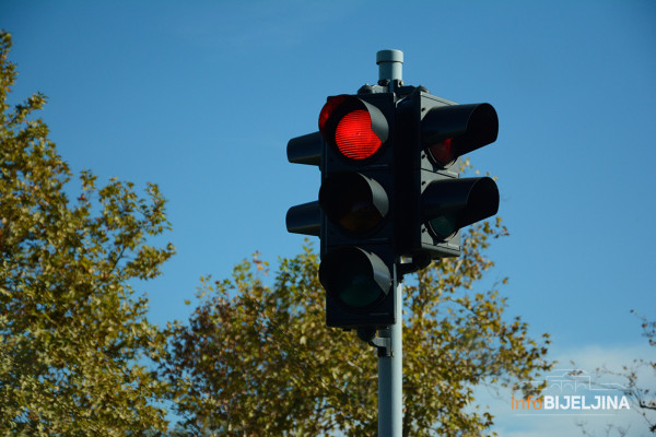 Znate li zašto su baš crvena, žuta i zelena izabrane za semafor?