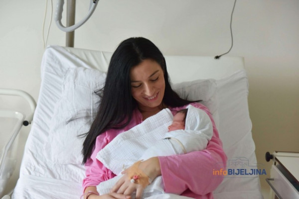 Mićić u srijedu dariva prvorođenu bebu u ovoj godini