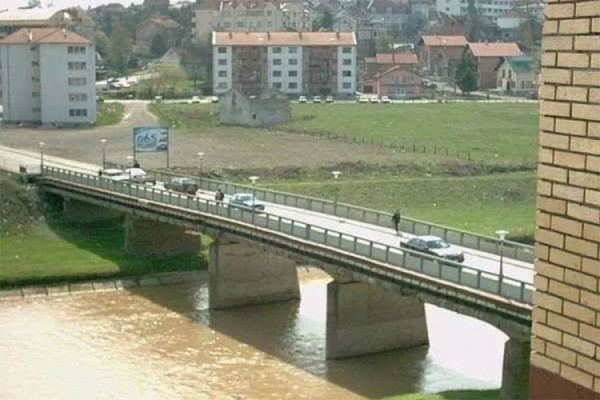 Policija spriječila ženu da skoči sa mosta u Derventi