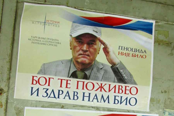 U Srebrenici osvanuli plakati sa likom Ratka Mladića - ,,Genocida nije bilo"