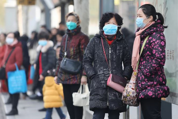 Dezinfikuju se avioni, mjeri se temperatura putnika, radnici nose maske