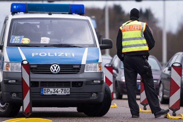 Među koljenima pivo, u ruci nevažeća dozvola: Vozač iz BiH šokirao njemačku policiju