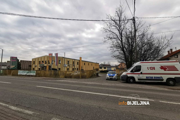 SA 50 TRAKTORA DOLAZE PRED SJEDIŠTE FIRME U BIJELJINI Proizvođači duvana protestuju zbog dodatnog PDV-a /FOTO/