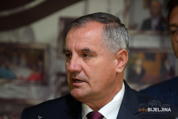 Višković: Penzije povećane i još će rasti