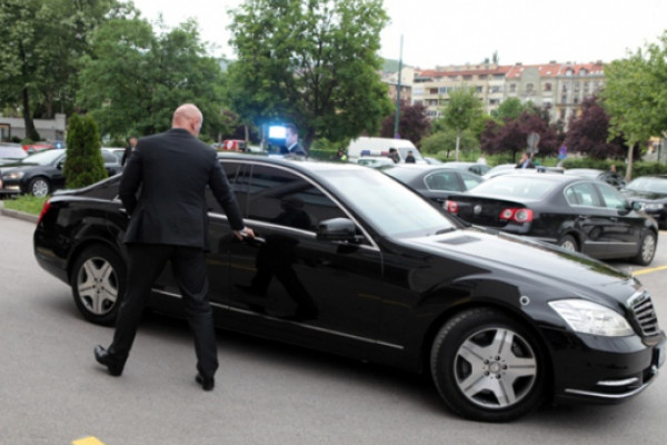 Vozač u Vladi RS ponovo uhapšen: Mjesecima proganjao i ucjenjivao djevojku u Banjaluci