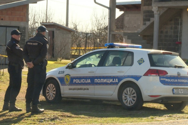 Brčko: Pronađeno beživotno tijelo muškarca, policija traga za njegovim sinom